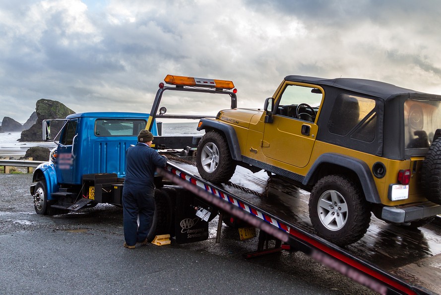 this image shows truck towing services in Aurora, CO