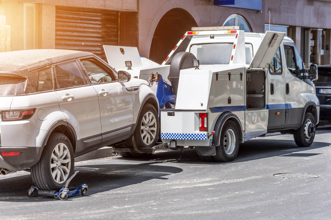this image shows heavy-duty towing service in Aurora, CO